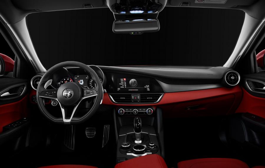 Торпедо Alfa Romeo Giulia Milano (952) 2017 года  (CN) (фото 2 из 3)